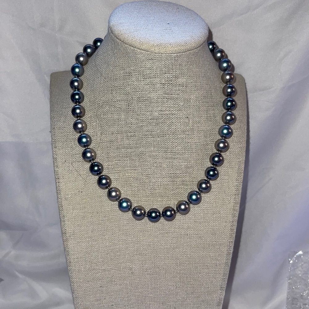 X💐Beautiful vintage gray blue pearls